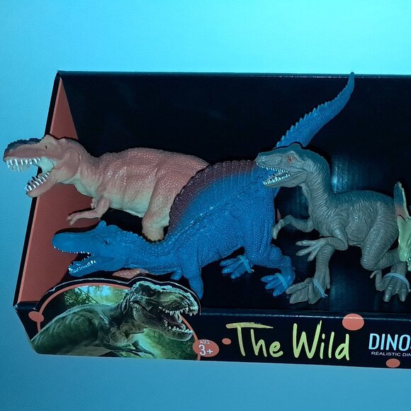 4 Realistic Dinosaur Fugures: T Rex, Spinosaurus, Velociraptor, Dilophosaurus - Picture 1 of 2